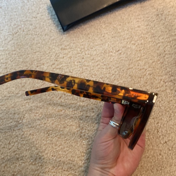 Saint Laurent Tortoise Frame Flat Top - Picture 5 of 7